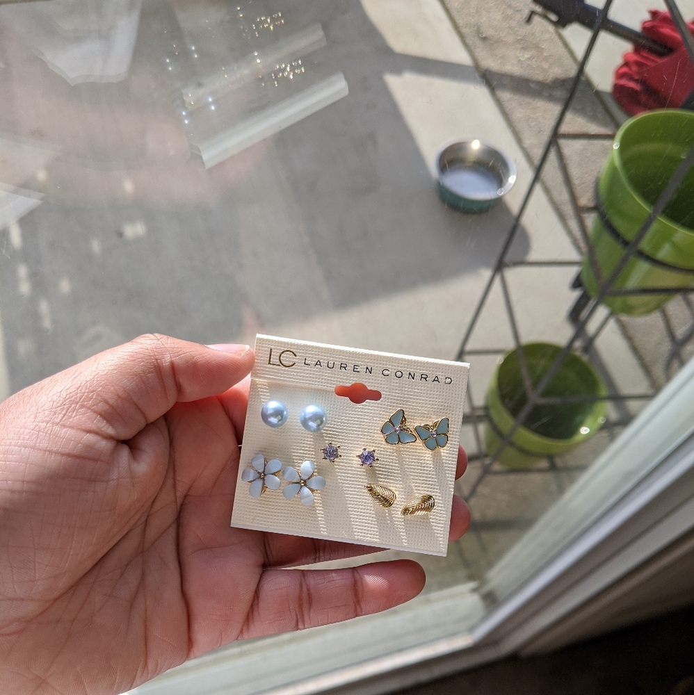 🆕 5 Pack of Blue and Gold Earrings